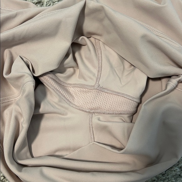 Vuori all the form bra and biker shorts set - Picture 9 of 12